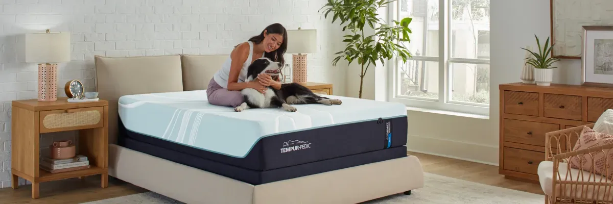 tempur-pedic-luxe-adapt-mattress-woman-and-dog